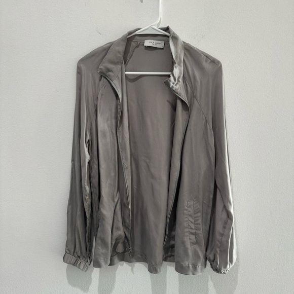 Lola & Sophie 100% Cupro Gray Bomber Jacket – Size Small - Picture 2 of 2